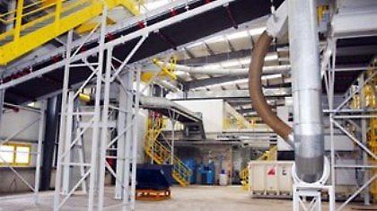 Ένα εργοστάσιο με 181 εργαζομένους κλείνει κάθε 24 ώρες!