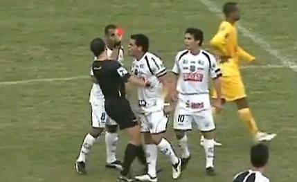 Θέατρο από… διαιτητή (video)