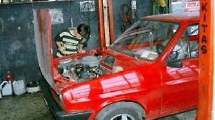 Έστησαν συνεργείο με κλεμμένα οχήματα