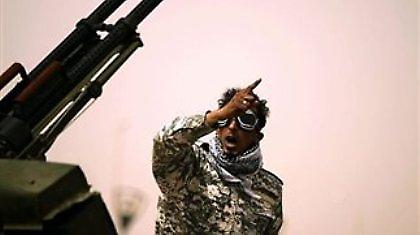 Μεγάλα αποθέματα χημικών όπλων στα χέρια του Καντάφι