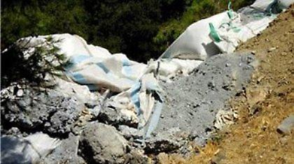 Ξεφόρτωσαν βαρέλια με επικίνδυνα απόβλητα στο Δρέπανο