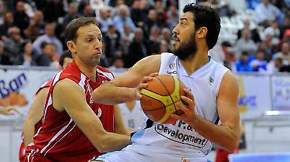 Φαλέκας και άλλοι δύο