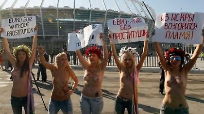 Τόπλες για Πλατινί και EURO (pics)!