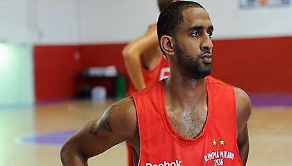 Νίκη με ελληνικό χρώμα για Αρμάνι Μιλάνο