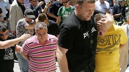 Απολογείται ο Καρακούλιας