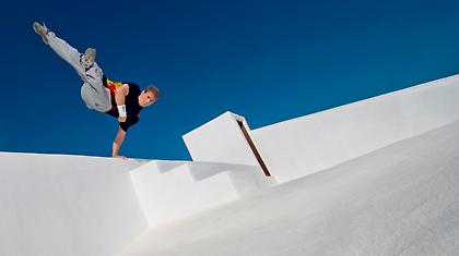 «Επιδρομή» στη Σαντορίνη! (video)