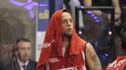 Χάκετ εναντίον Κόμπι!