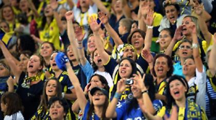 Ελάτε… γυναικόπαιδα στο γήπεδο!