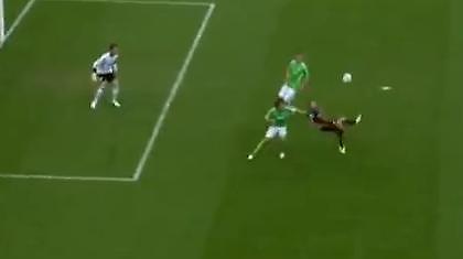 Ασίστ στον εαυτό του (video)