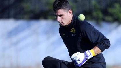 Μόνος του και όλοι τους…