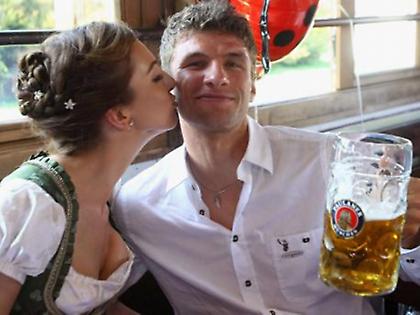 Και πίνουν μπίρες (video/pics)