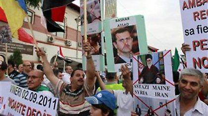 Σύροι διπλωμάτες απειλούν τους ακτιβιστές