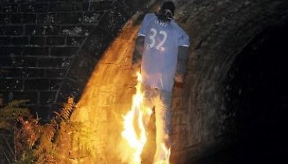 Έκαψαν ομοίωμα του Τέβες!