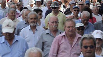 Από αυτόν το μήνα το μαχαίρι στις επικουρικές!