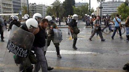 Στα δικαστήρια οι δέκα συλληφθέντες για τα επεισόδια