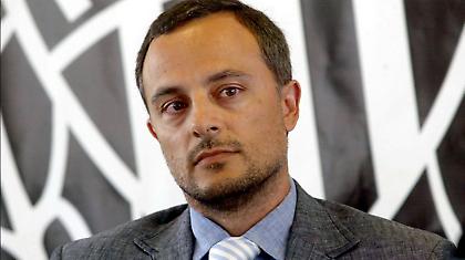 «Πρέπει να μείνει ο Ζαγοράκης»