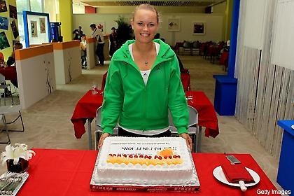 Ένα χρόνο πρώτη και το γιορτάζει