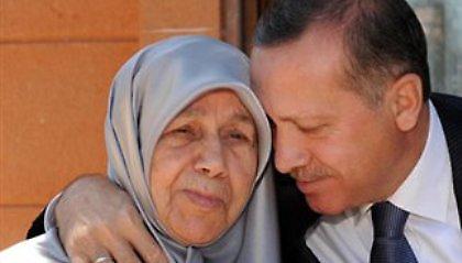 Απεβίωσε η μητέρα του Τούρκου πρωθυπουργού
