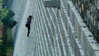 Σκαρφάλωσε 22 μέτρα για να μην πληρώσει