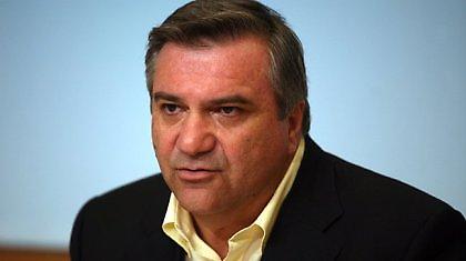 Επίθεση με γιαούρτια στον Χάρη Καστανίδη (video)