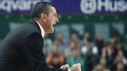 «Τρίζει η καρέκλα του Ζούρου»