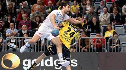 Κρατούν ψηλά την ελληνική σημαία!