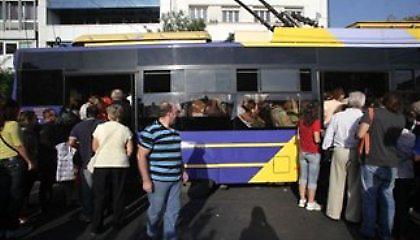 Προς νέο «χειρόφρενο» στα ΜΜΜ την Πέμπτη