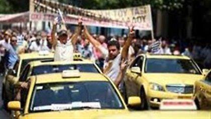 «Μπούκαραν» στο υπουργείο Μεταφορών οι ταξιτζήδες