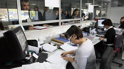 «Τσεκούρι» στο αφορολόγητο των 9.000 ευρώ