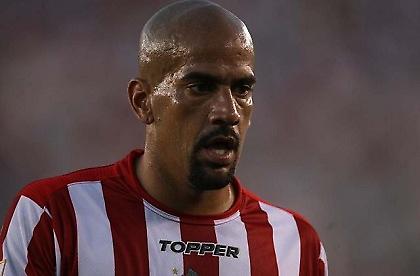 Αναβάλλει το «αντίο» ο Βερόν