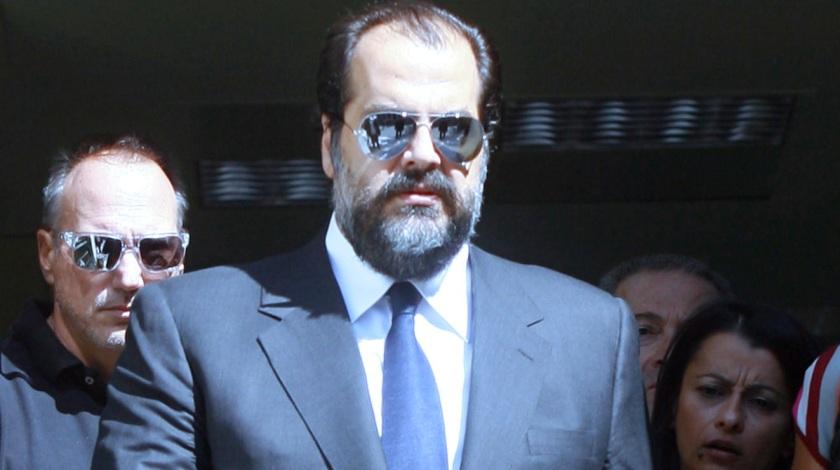 Απαντάει με αγωγές ο Πατέρας