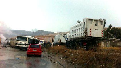 Τα ΜΑΤ άνοιξαν τον ΧΥΤΑ Φυλής