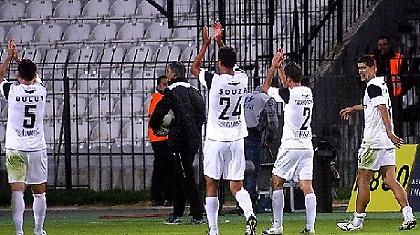 Ενας επιθετικός «διδάσκει» άμυνα!