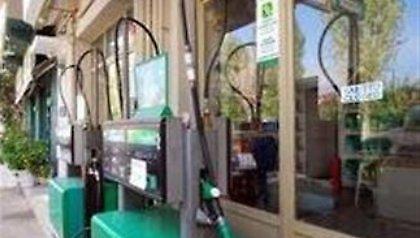 Κλειστά την Τετάρτη και τα βενζινάδικα