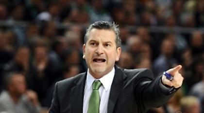 Μένει ο Ζούρος, φεύγει ο βοηθός του