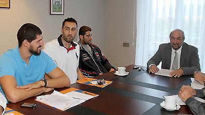 «Να καθίσουμε στο ίδιο τραπέζι»