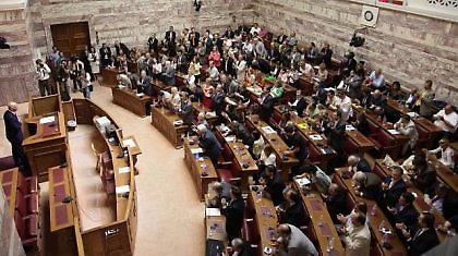 Δείχνουν την έξοδο στον Γιώργο