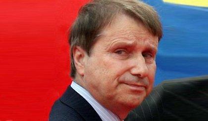 Μοίρασαν τα ιμάτια της Ελλάδας