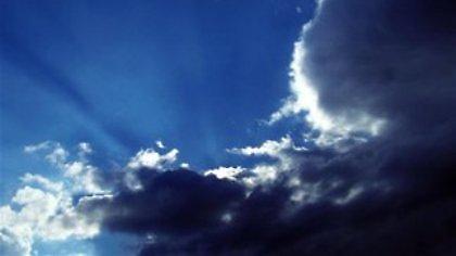 Συννεφιές και βροχές την Κυριακή