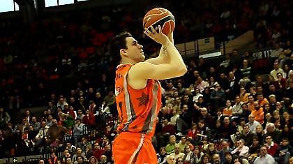 Θρίαμβος Βαλένθια επί της Κάχα Λαμποράλ