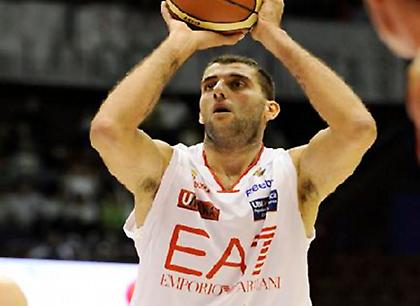 Με Έλληνες οδηγούς η Αρμάνι, αήττητη η Καντού