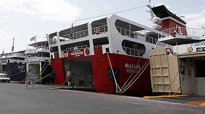 «Ασφυξία» στα νησιά από τις απεργίες