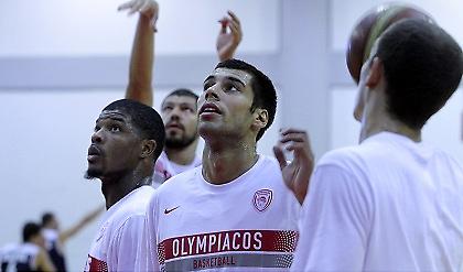 «Ζέσταμα» στο Olympiacos B.C. Store