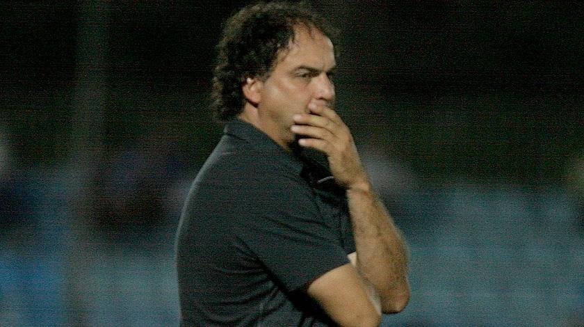 Προ της εξόδου ο Ντεμόλ