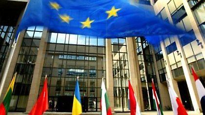 Όργια στα παρασκήνια