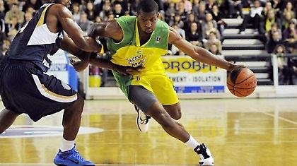 Συμφώνησε με Νίκολς ο Ερυθρός Αστέρας