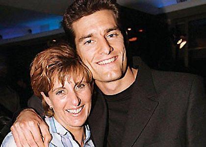 Η γριά κότα έχει το ζουμί!