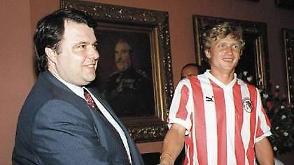 Ο άνθρωπος που οδήγησε τον Ολυμπιακό στον γκρεμό!