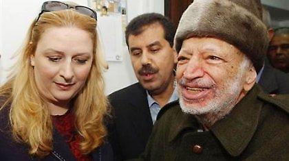 Ένταλμα σύλληψης για τη χήρα του Αραφάτ