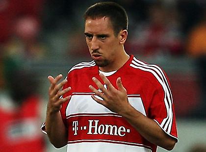 Υποσχέσεις παραμονής και «καρφιά» από Ριμπερί